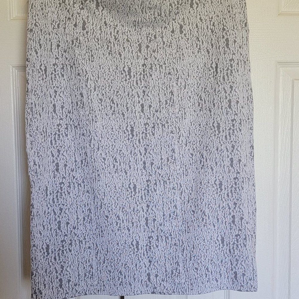 LulaRoe 2XL Cassie Skirt - Textured White & Gray